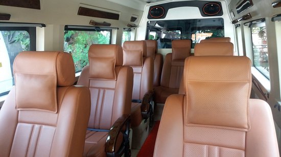 10-seater-deluxe-1x1